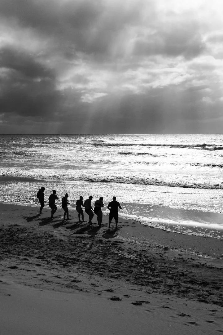 Groupe de voyageurs explorant ensemble - Photo par Alex Fu (Pexels)